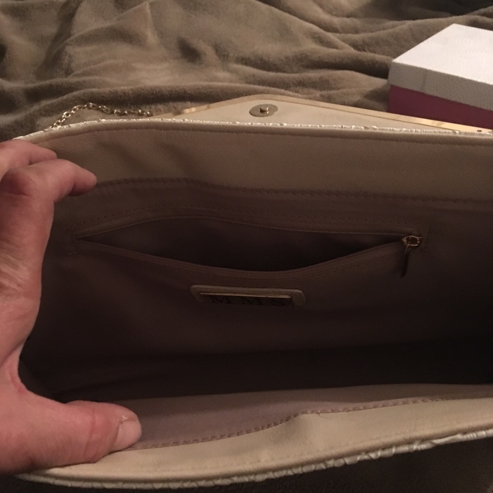 Purse - Picture 3 of 4